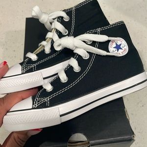 New Converse sneakers in size 9